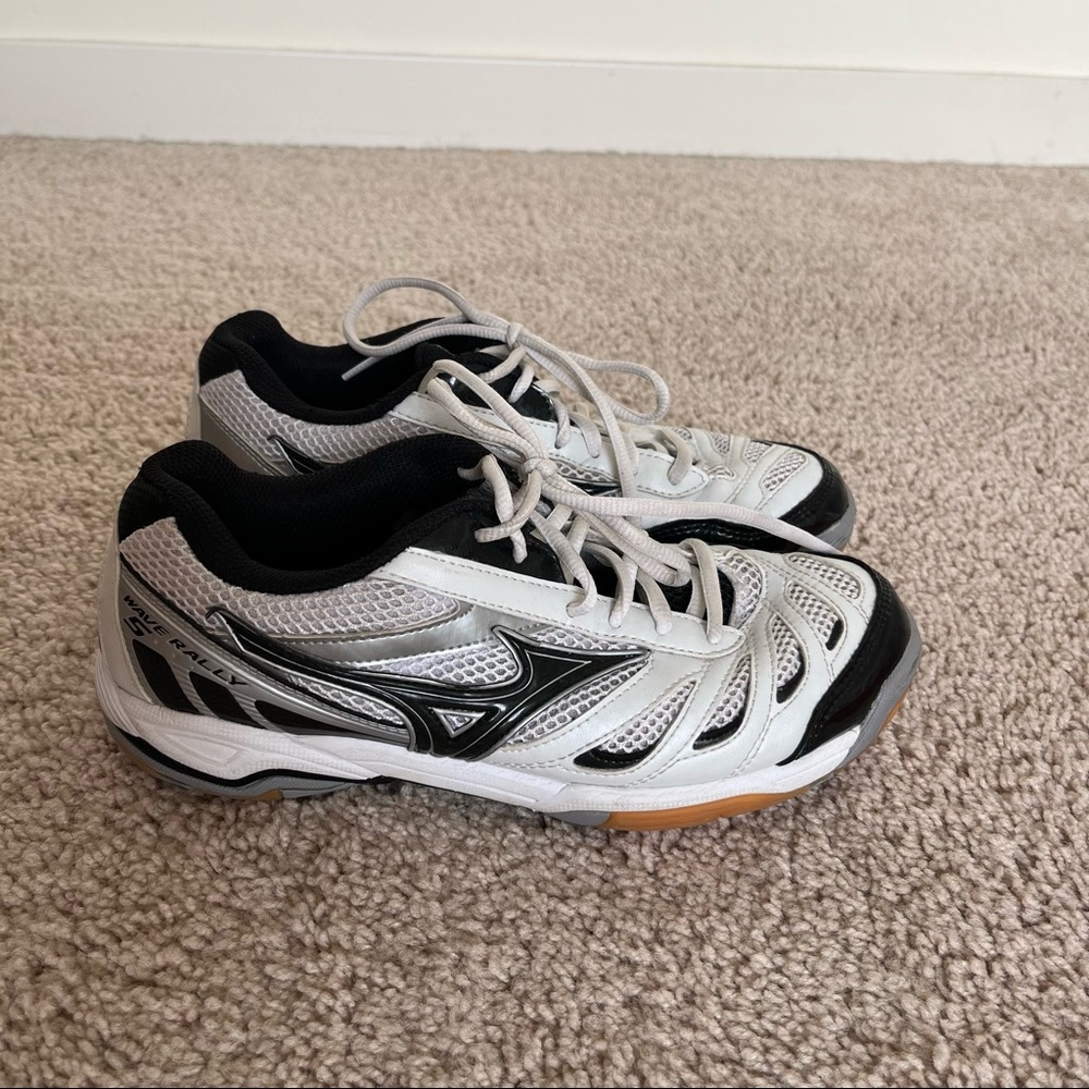 Mizuno White and Black Volleyball Shoes Sneakers size 7